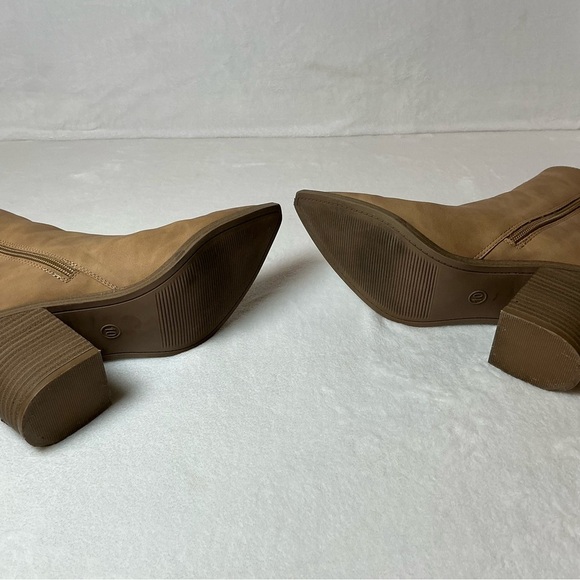 Universal Thread Chic Tan Ankle Boots with Zipper - Picture 8 of 13